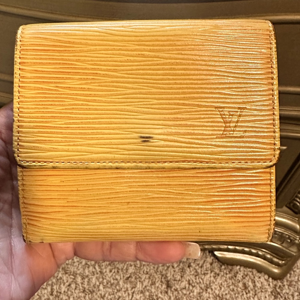 AUTHENTIC LOUIS VUITTON EPI WALLET
